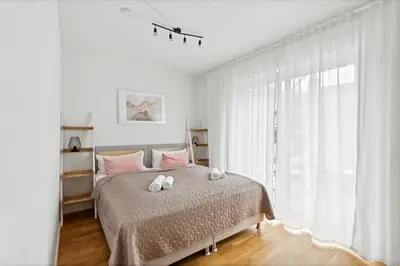 Ein Bett oder Betten in einem Zimmer der Unterkunft Sali Homes R3 - Cozy Retreat by Roter Main River