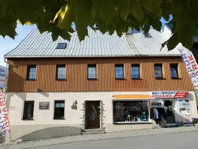 Das Gebäude in dem sich die Ferienwohnung befindet