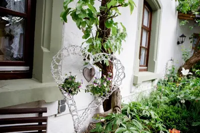 Ein Garten an der Unterkunft Gasthof Bischofsmühle