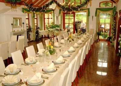 Ein Restaurant oder anderes Speiselokal in der Unterkunft Gasthof Bischofsmühle