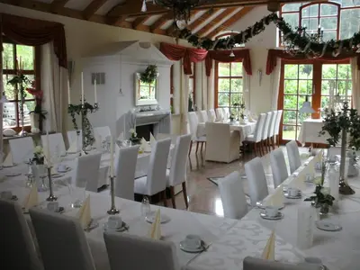 Ein Restaurant oder anderes Speiselokal in der Unterkunft Gasthof Bischofsmühle