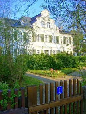 Ein Garten an der Unterkunft Kurheim Haus Linde
