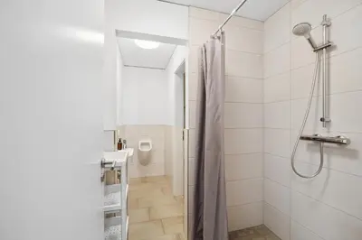 Ein Badezimmer in der Unterkunft Sali Homes - AM2 Spacious Apartment with Terrace in City Center