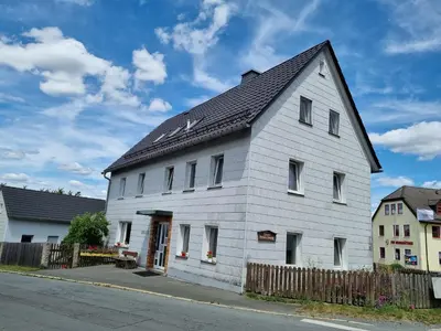 Das Gebäude in dem sich die Ferienwohnung befindet