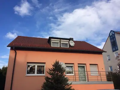 Das Gebäude in dem sich die Ferienwohnung befindet