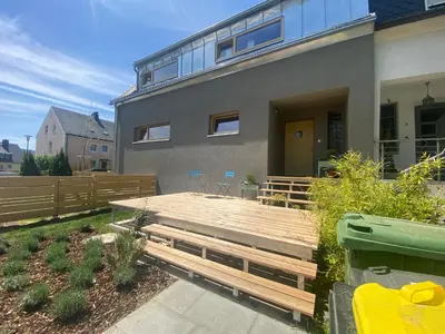 Das Gebäude in dem sich das Ferienhaus befindet