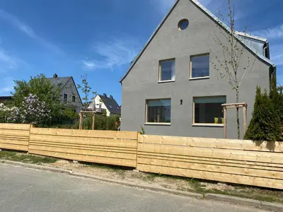 Das Gebäude in dem sich das Ferienhaus befindet