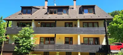 Das Gebäude in dem sich die Ferienwohnung befindet