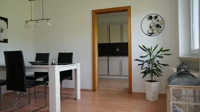TV/Unterhaltungsangebot in der Unterkunft Große helle Ferienwohnung mit Balkon, ruhig gelegen mit guter Verkehrsanbindung