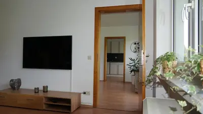 TV/Unterhaltungsangebot in der Unterkunft Große helle Ferienwohnung mit Balkon, ruhig gelegen mit guter Verkehrsanbindung