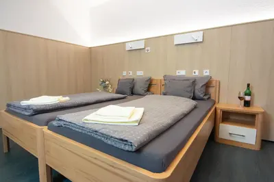 Ein Bett oder Betten in einem Zimmer der Unterkunft Green Night Hotel