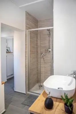 Ein Badezimmer in der Unterkunft bayreuthome - Stilvolles Apartment im Zentrum - 2 Schlafzimmer