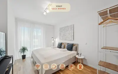 Ein Bett oder Betten in einem Zimmer der Unterkunft Sali Homes R1 - Cozy Apartment by River