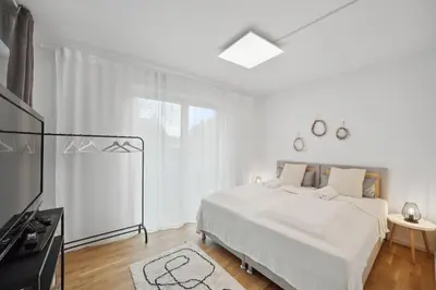 Ein Bett oder Betten in einem Zimmer der Unterkunft Sali Homes R1 - Cozy Apartment by River