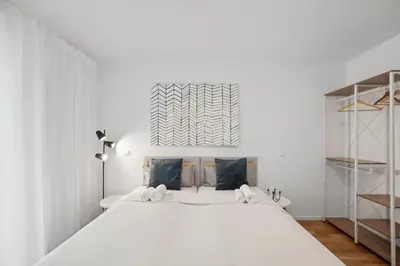 Ein Bett oder Betten in einem Zimmer der Unterkunft Sali Homes R1 - Cozy Apartment by River