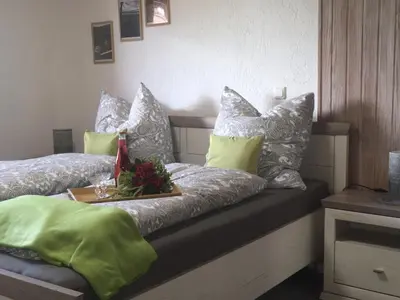 Ein Bett oder Betten in einem Zimmer der Unterkunft Ferienwohnung Auenthal