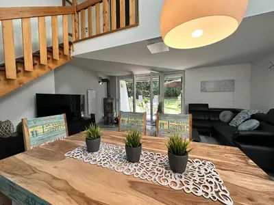 Ein Sitzbereich in der Unterkunft Komfortables Ferienhaus 80qm unweit vom See in Lichtenberg - Frankenwald - Bad Steben - Hof Saale