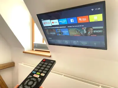 TV/Unterhaltungsangebot in der Unterkunft Gemütliches Studio im Zentrum von Hof mit Designer-Wanne & 24h-Check-in