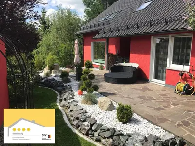 Ein Garten an der Unterkunft Komfortable Ferienwohnung 100qm mit Loggia in Schauenstein im Frankenwald-Fichtelgebirge