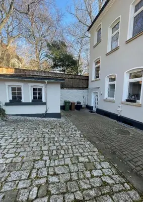 Das Gebäude in dem sich die Ferienwohnung befindet