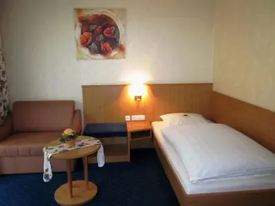Ein Sitzbereich in der Unterkunft Gasthof Rodachtal mit Gästehaus Katharina