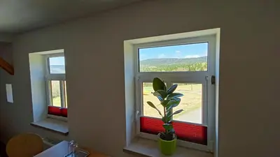 Ein allgemeiner Bergblick oder ein Berglick von des Gasthauses aus