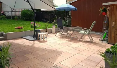 Ein Garten an der Unterkunft FeWo Ruhe-Insel Musikwinkel