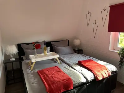 Ein Bett oder Betten in einem Zimmer der Unterkunft Schönes Ferienhaus 400m vom See, Sauna, Kamin, Klima, Garten