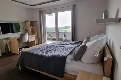 Ein Bett oder Betten in einem Zimmer der Unterkunft Idyllischen Ferienwohnung mit Weitblick und Sauna