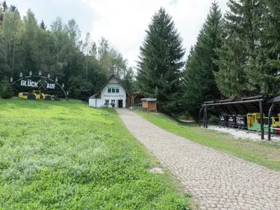 Ein Garten an der Unterkunft Ferienwohnung RiPa Erzgebirge in Schwarzenberg