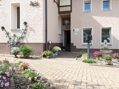 Ein Garten an der Unterkunft Ferienwohnung RiPa Erzgebirge in Schwarzenberg
