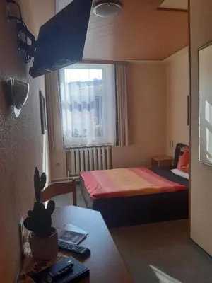 Ein Bett oder Betten in einem Zimmer der Unterkunft Hotel zur Post