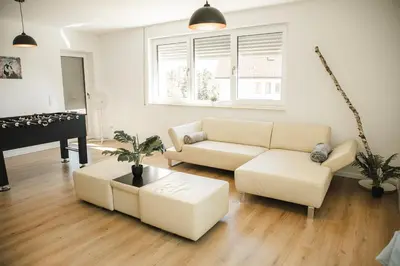 Ein Sitzbereich in der Unterkunft Shine Apartment Wackersdorf I