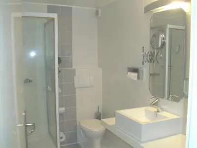 Ein Badezimmer in der Unterkunft Hotel Ambiente