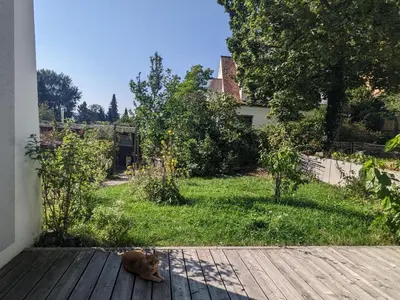 Ein Garten an der Unterkunft Wohnung mit Terrasse und eigenem Parkplatz