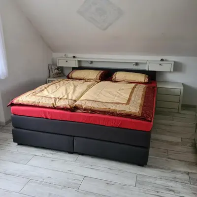Ein Bett oder Betten in einem Zimmer der Unterkunft Ferienwohnung Sahrmann