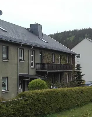 Das Gebäude in dem sich die Ferienwohnung befindet