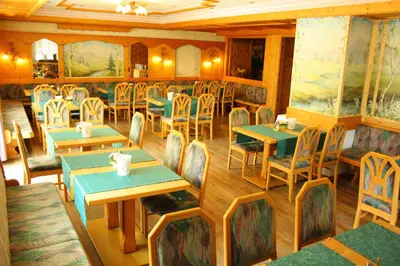 Ein Restaurant oder anderes Speiselokal in der Unterkunft Hotel-Landgasthof Ploss