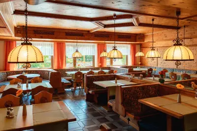 Ein Restaurant oder anderes Speiselokal in der Unterkunft Hotel-Landgasthof Ploss