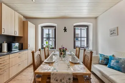 Küche/Küchenzeile in der Unterkunft 2 BR, 4 Beds, TV, Kitchen & free parking