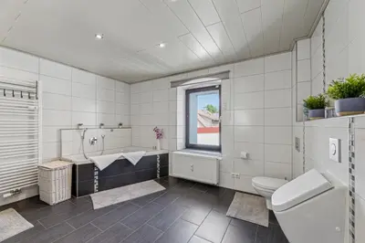 Ein Badezimmer in der Unterkunft 2 BR, 4 Beds, TV, Kitchen & free parking
