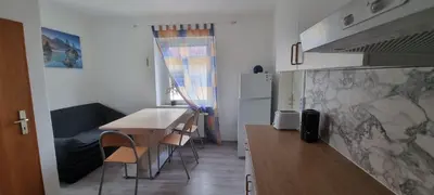 Küche/Küchenzeile in der Unterkunft Arzberger MonteurApartment