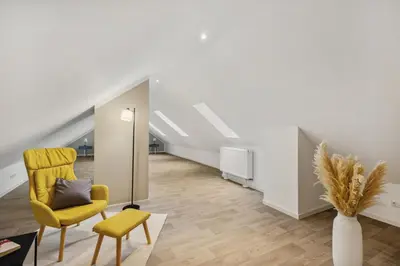 Ein Sitzbereich in der Unterkunft EasyApartments stilvoll zentral Balkon Hauptbahnhof NETFLIX 130m2