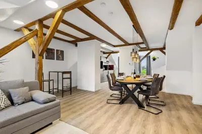 Ein Sitzbereich in der Unterkunft EasyApartments stilvoll zentral Balkon Hauptbahnhof NETFLIX 130m2