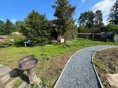 Ein Garten an der Unterkunft Tolles Ferienhaus Frohnatur mit Sauna in ruhiger Lage