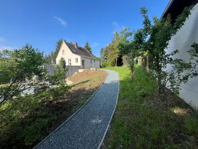 Ein Garten an der Unterkunft Tolles Ferienhaus Frohnatur mit Sauna in ruhiger Lage