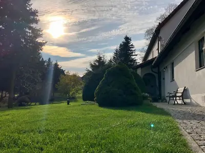 Ein Garten an der Unterkunft Ferienhaus Ingrid gemütliches Cottage im Grünen