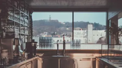 Ein allgemeiner Bergblick oder ein Berglick von des Hotels aus
