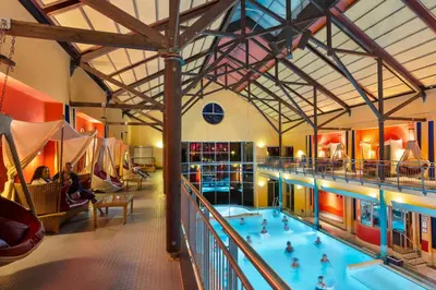 Der Swimmingpool an oder in der Nähe von Hotel Am Bühl