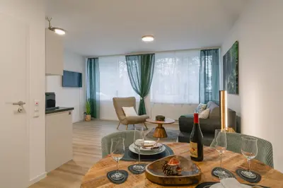 Ein Sitzbereich in der Unterkunft Modernes 2-Zimmer Themen-Apartment im Zentrum